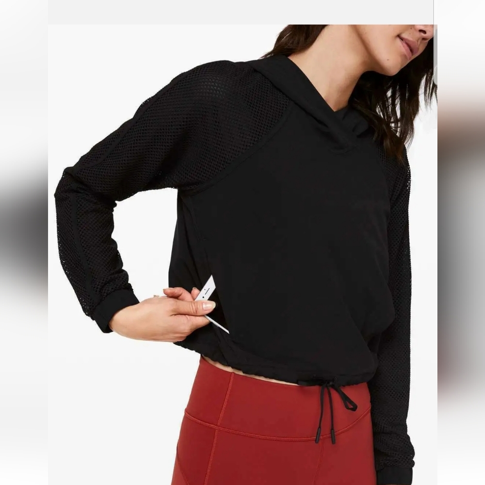 Lululemon Athletica Black Catch a Breeze Pullover Cropped Hoodie, size 12
